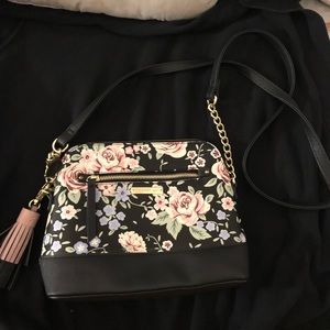 Floral crossbody bag.
